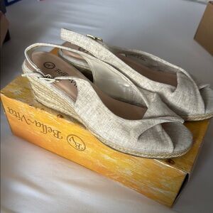 Bella Vita Cream Wedge Shoes Elegant Design